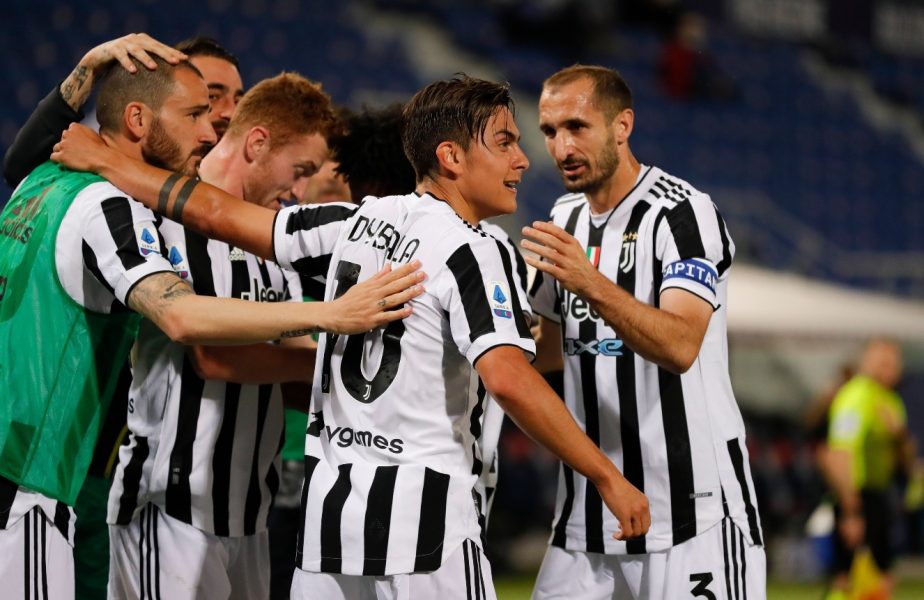 Starurile lui Juventus au sărbătorit pe teren calificarea în Champions League. Au urmărit pe telefon finalul meciului Napoli – Verona 1-1 şi au declanşat nebunia
