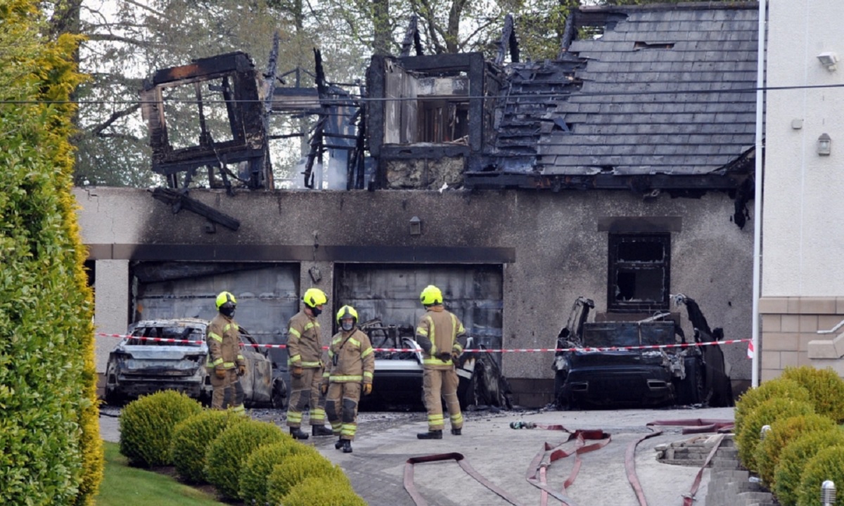 Casa patronului de la Celtic a fost incendiată! Peter Lawwell a trăit şocul vieţii. „A fost o explozie!”. 40 de pompieri au intervenit