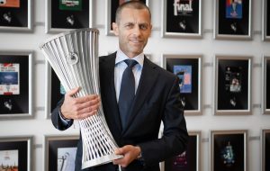 UEFA a prezentat oficial trofeul Conference League