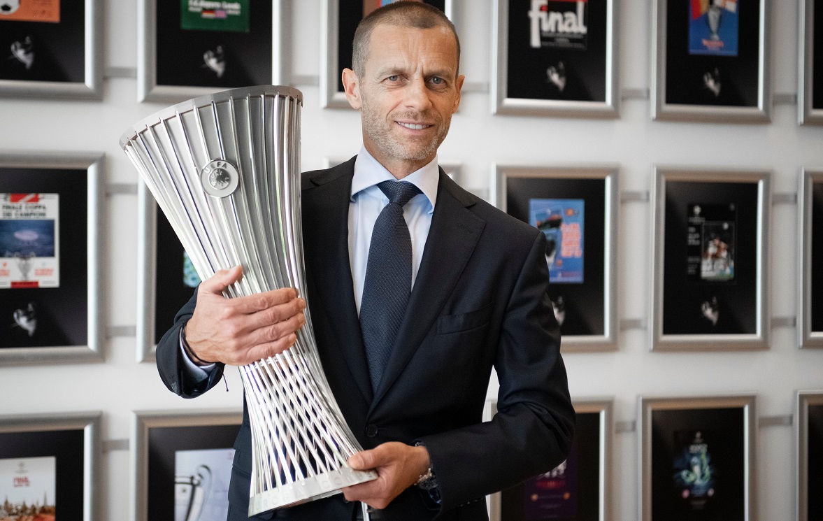 UEFA a prezentat oficial trofeul Conference League! FCSB şi Craiova, printre echipele care vor juca în noua competiţie