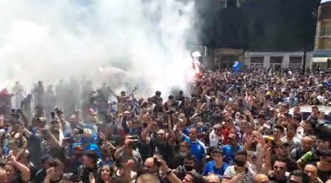 3.000 de fani ai Universităţii Craiova au sărbătorit alături de echipă / Captură Facebook Universitatea Craiova