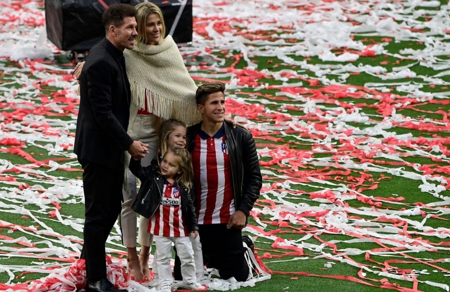 VIDEO. Diego Simeone, imagini memorabile! A cântat cu fiicele sale imnul lui Atletico Madrid. „Ce suntem noi? / O echipă!”