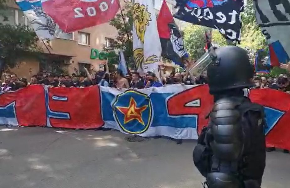 CSA Steaua – CS Afumați 2-0. Roş-albaştrii, marii favoriţi la promovarea în Liga 2. Show creat de fanii Stelei. VIDEO