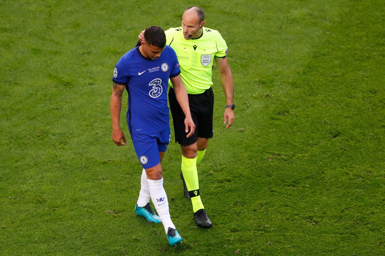 Thiago Silva s-a accidentat şi a părăsit terenul în lacrimi în finala Champions League dintre Manchester City - Chelsea / Sursa: Profimedia