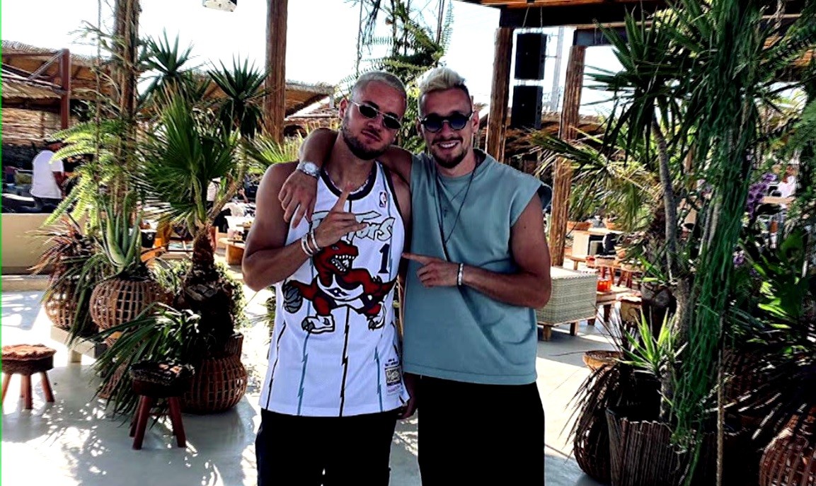 Puşcaş şi Radu au fugit în Ibiza Greciei, Mykonos