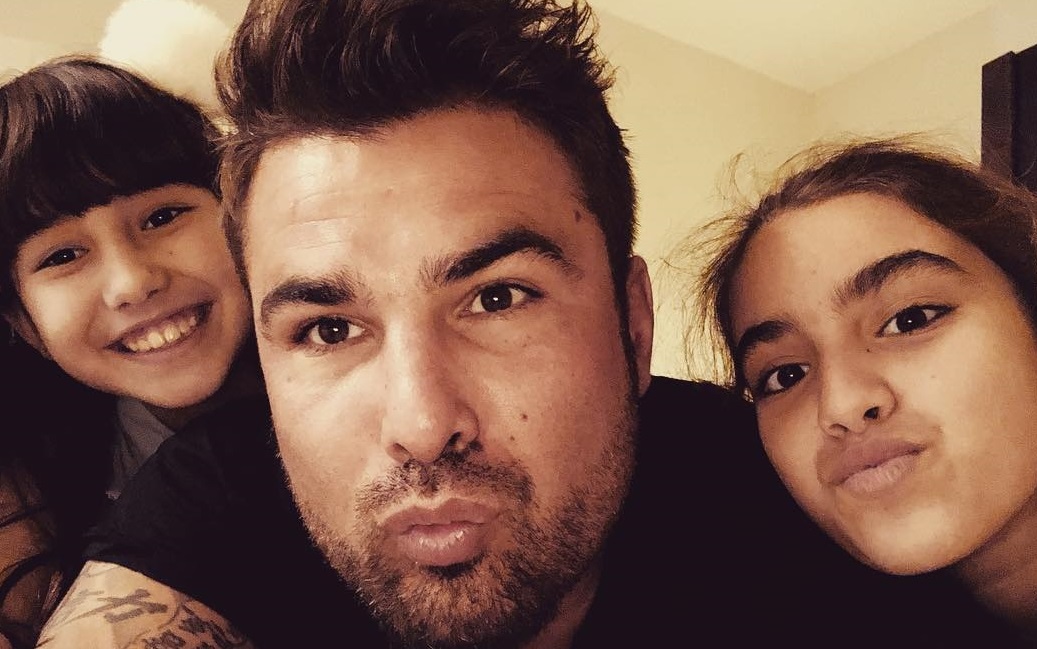 Adrian Mutu, într-o imagine veche, alături de cele două fiice ale sale / Foto: Instagram Adrian Mutu