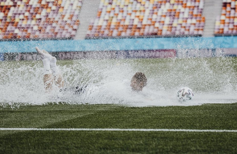EURO 2020 | „E deranj mare! Au fost peste 50 de litri pe metru pătrat!” Dumitru Dragomir, reacţie categorică după potopul de pe Arena Naţională: „Nu ne facem deloc de râs!”