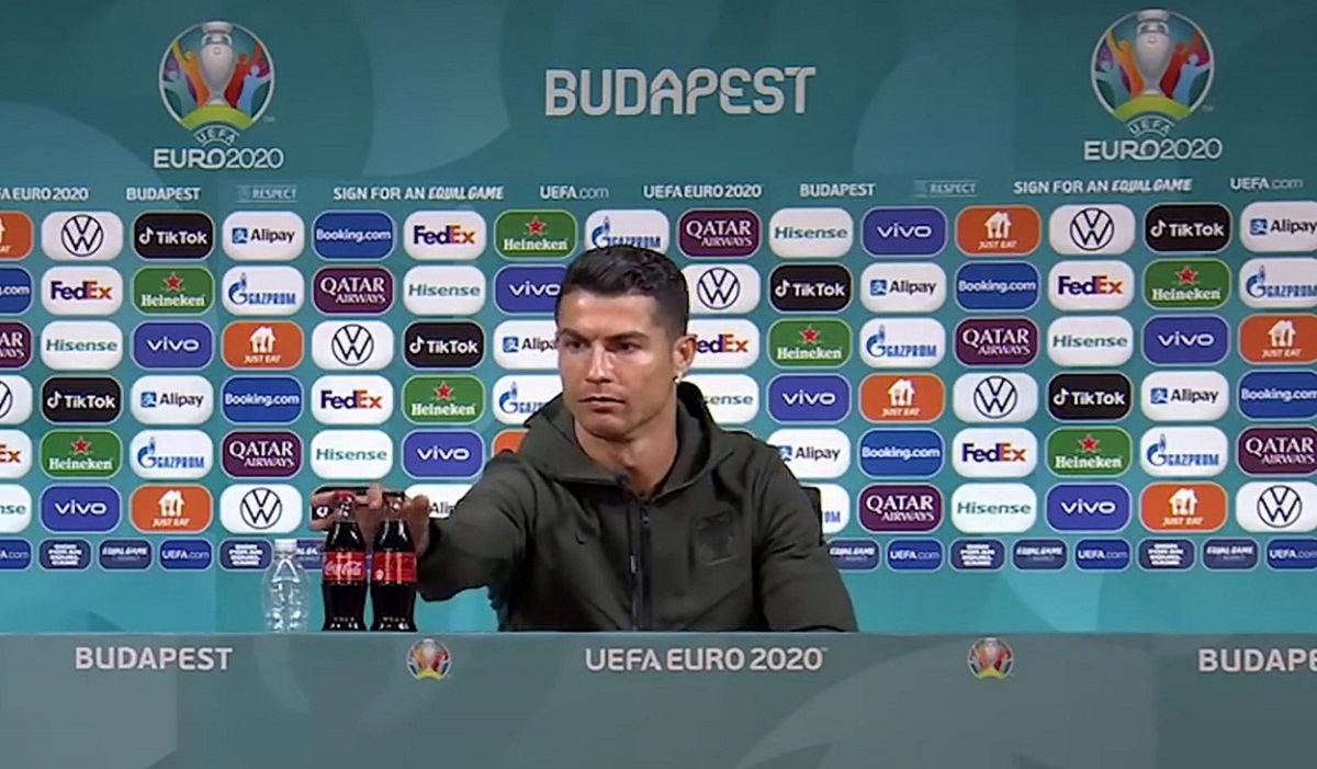 „Fără Coca-Cola? Starul de la Euro 2020 care l-a ironizat pe Cristiano Ronaldo la conferința de presă