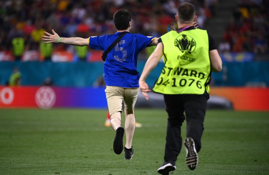 EURO 2020 | Franţa – Elveţia, întrerupt! Un fan a intrat pe teren în timpului meciului. Forţele de ordine de pe Arena Naţională au intervenit imediat