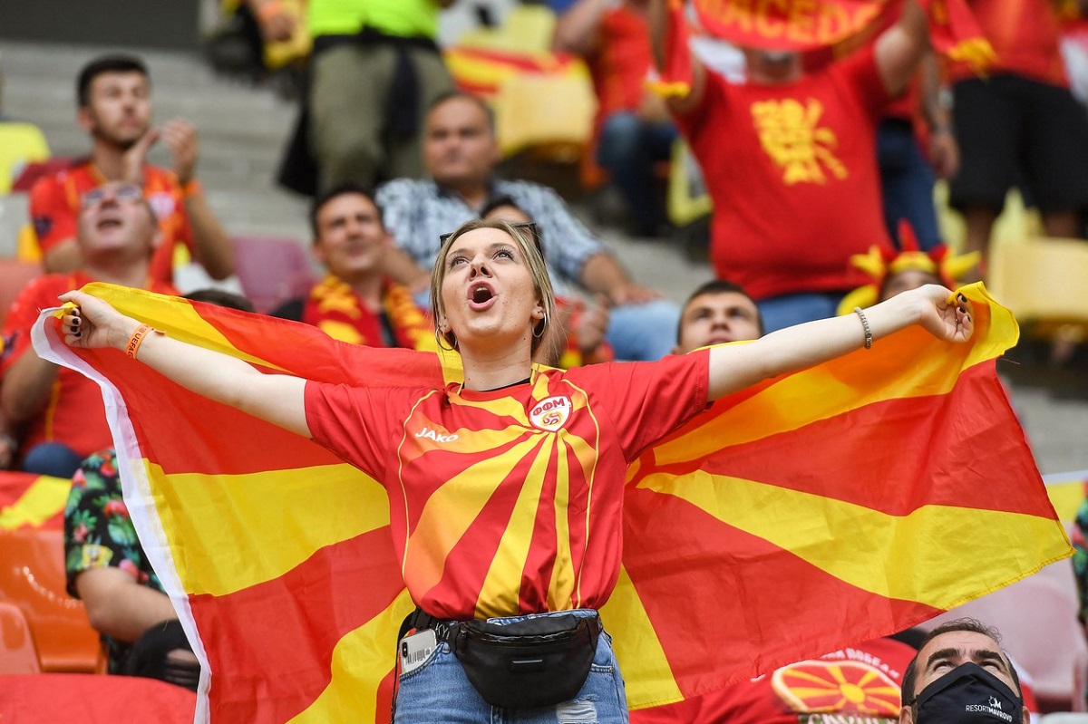 Euro 2020 | Show în tribunele Arenei Naţionale la Ucraina – Macedonia de Nord. Anghel Iordănescu a ajuns pe fugă la meci: „Vreau să prind imnul!”