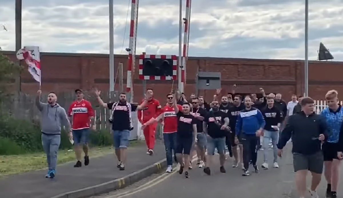 Anglia – România | Ultraşii dinamovişti au văzut meciul tricolorilor îmbrăcaţi în tricourile lui Middlesbrough: „I love you Boro!