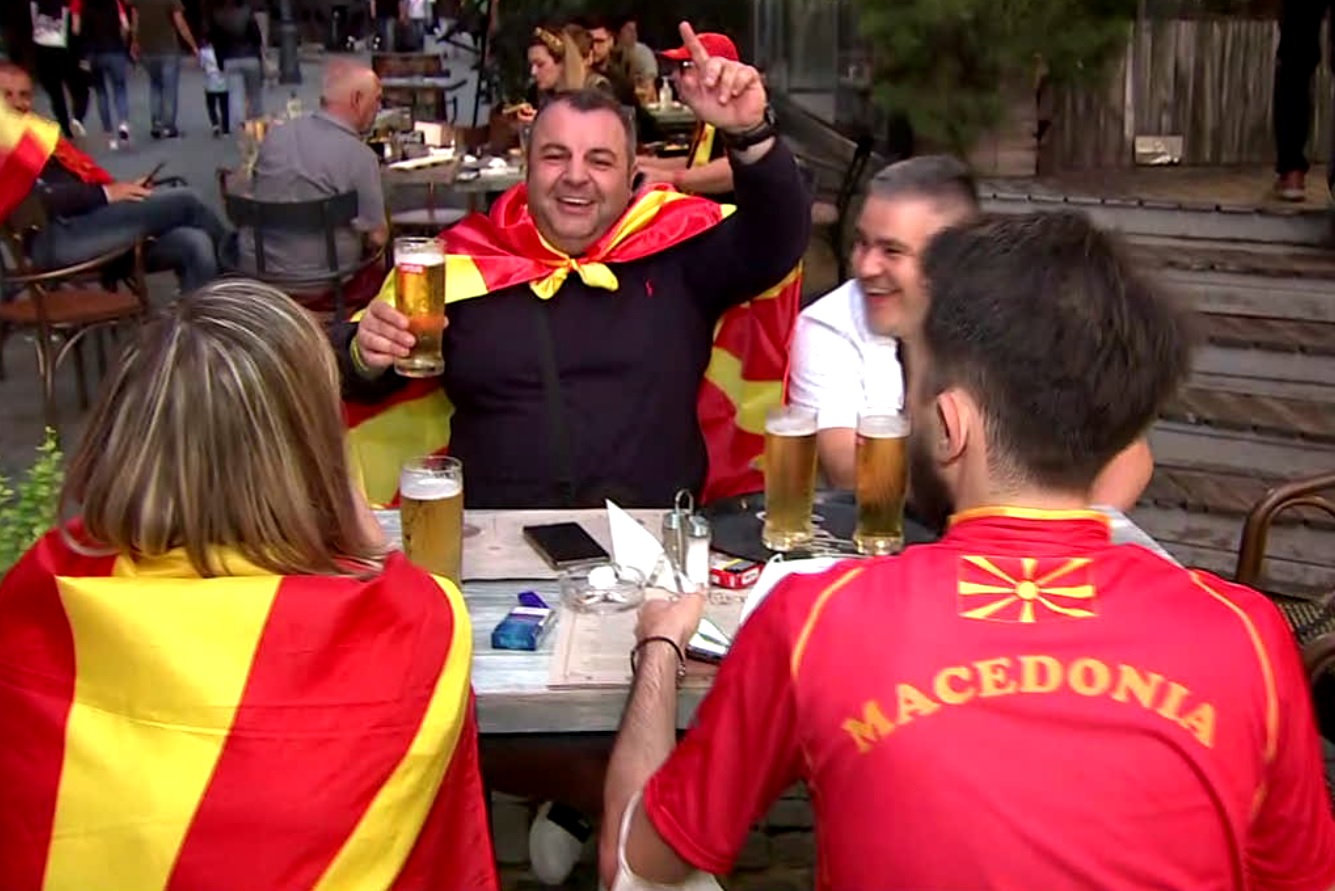 Fanii Austriei şi ai Macedoniei de Nord s-au întâlnit în Centrul Vechi, înaintea meciului de la Euro 2020 / AS.ro