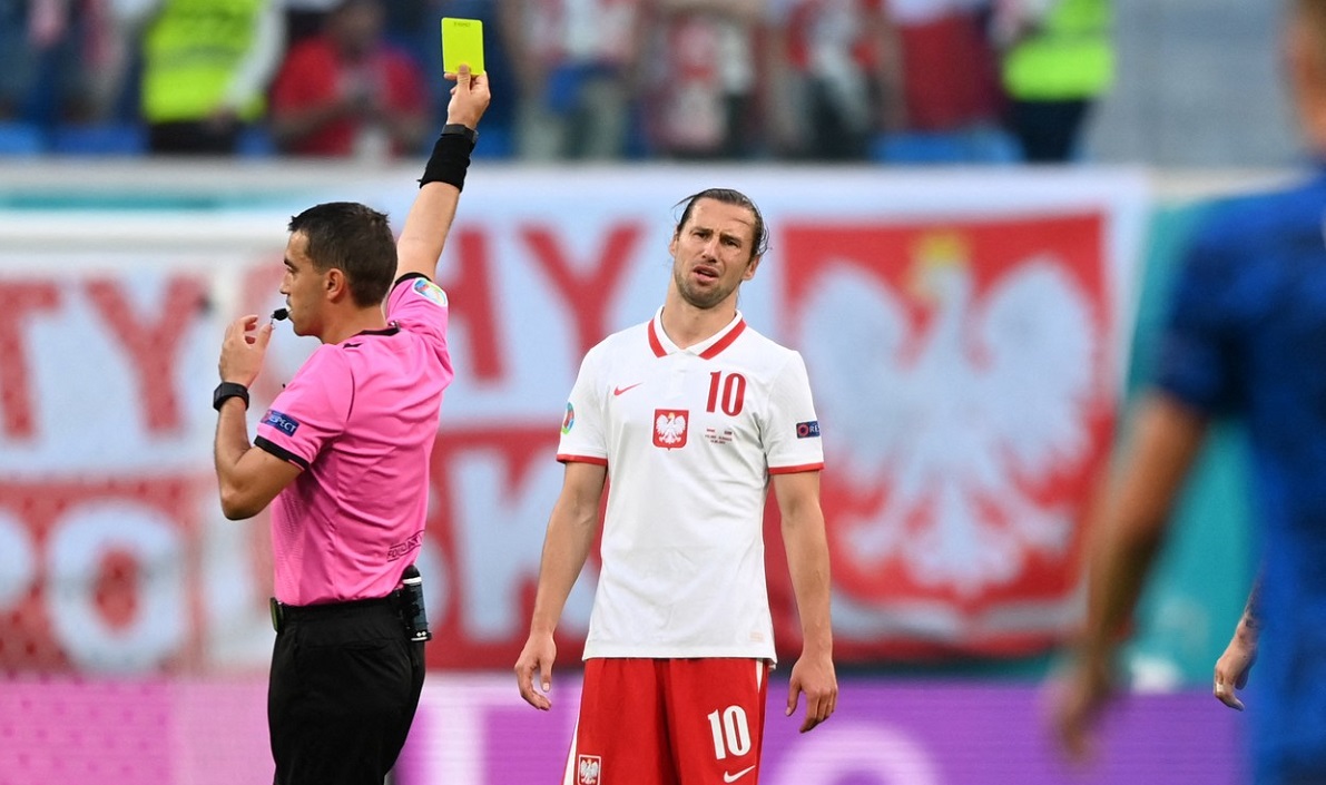 Ovidiu Hațegan a arătat primul roșu de la Euro 2020! Polonezul Krychowiak, „victima arbitrului român