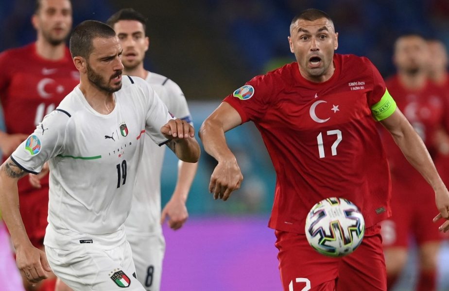Euro 2020 | Primul scandal de arbitraj! Italia a cerut penalty pentru un henţ în careul Turciei. VAR-ul, folosit în premieră la un Campionat European