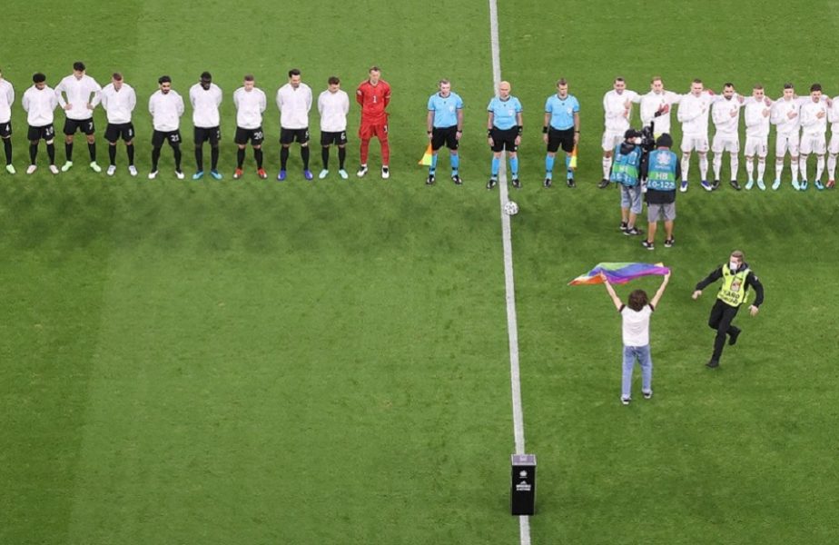EURO 2020 | Scandal înainte de Germania – Ungaria! Un tânăr cu un drapel LGBT a intrat pe teren la intonarea imnurilor