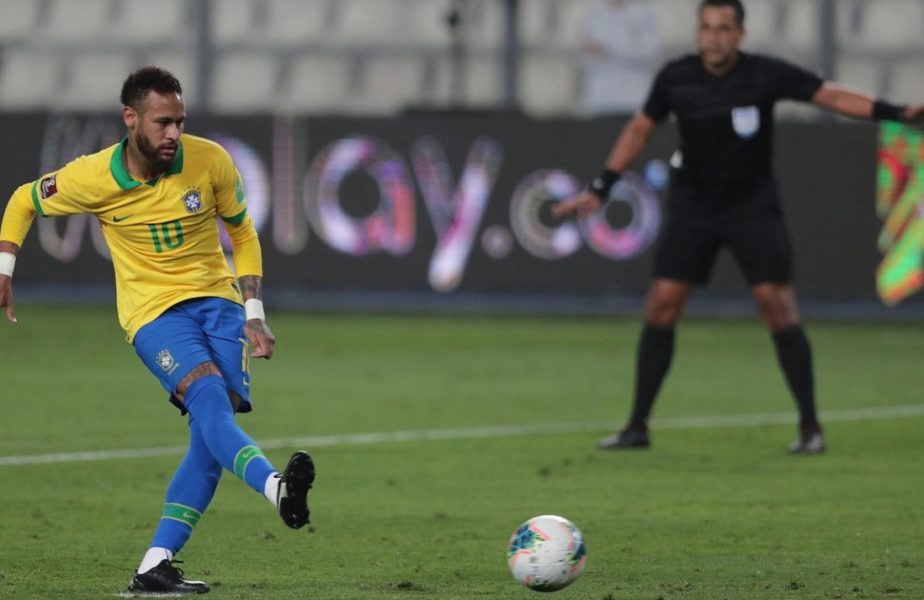VIDEO. Neymar, incident bizar cu doi fani în Brazilia! Au vrut să-i fure încălţările şi erau să-l accidenteze