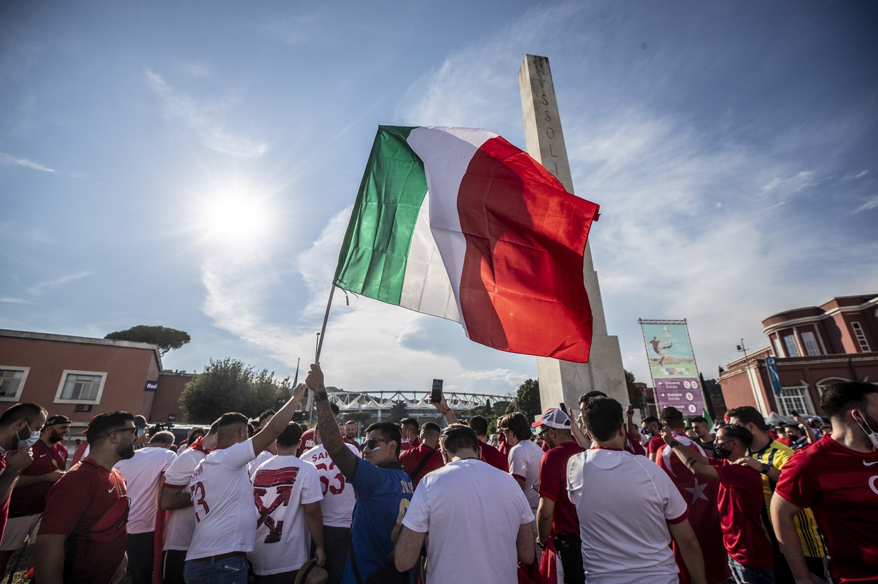 Fani italieni şi turci la Euro 2020 / Profimedia