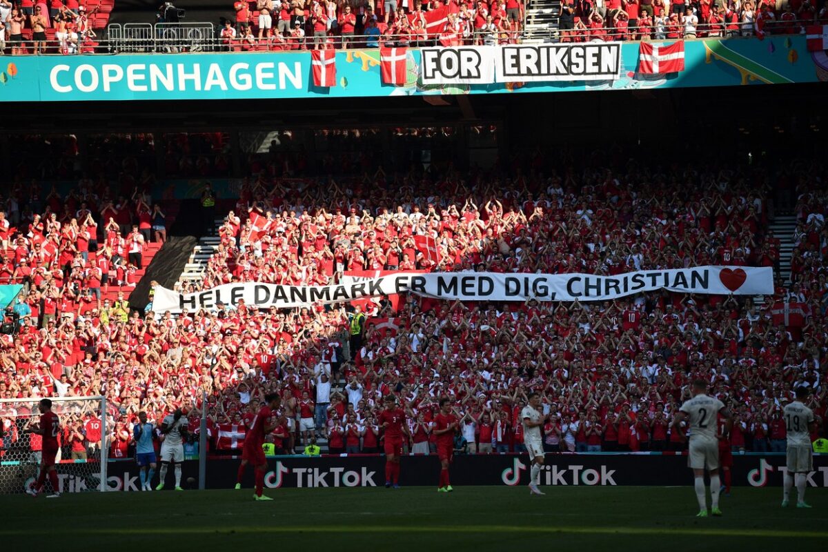 Euro 2020 | Danemarca – Belgia s-a oprit pentru Christian Eriksen! Jucătorii, fanii și arbitrii au aplaudat. Mesaje emoționante din tribună