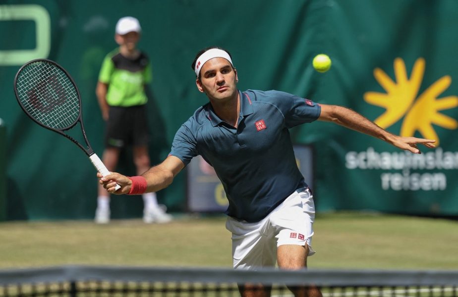 Roger Federer, învins de un jucător cu 19 ani mai tânăr. „Este ceva incredibil!” Elveţianul a fost eliminat încă din turul 2 la Halle