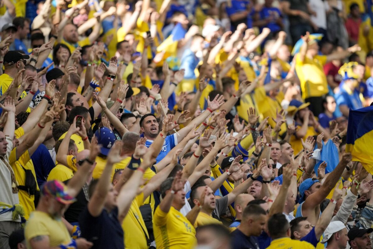 EURO 2020 | Imagini de senzaţie de pe Arena Naţională la Ucraina – Austria. Cum s-a pozat Gică Popescu: „Încă un meci la tribuna a 2-a”