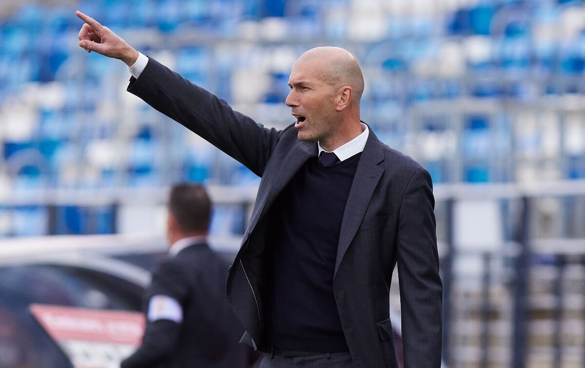 Zinedine Zidane şi clauza uriaşă de 10 milioane de euro din contractul cu Real Madrid. E la cuţite cu Florentino Perez