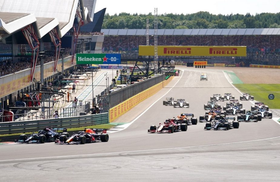Lewis Hamilton, câștigător la Silverstone! Britanicul a fost penalizat cu 10 secunde pentru accidentul cu Max Verstappen. „Mi-am riscat viaţa!” / „Un gest murdar!”