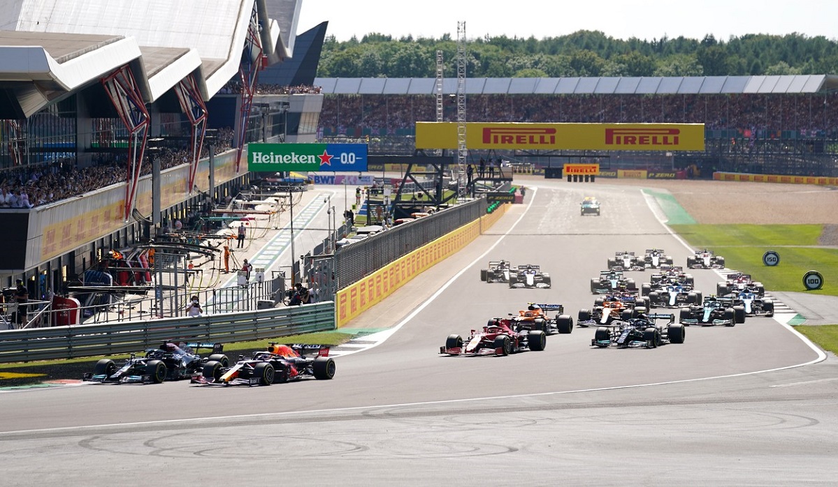 Lewis Hamilton, câștigător la Silverstone! Britanicul a fost penalizat cu 10 secunde pentru accidentul cu Max Verstappen. „Mi-am riscat viaţa! / „Un gest murdar!