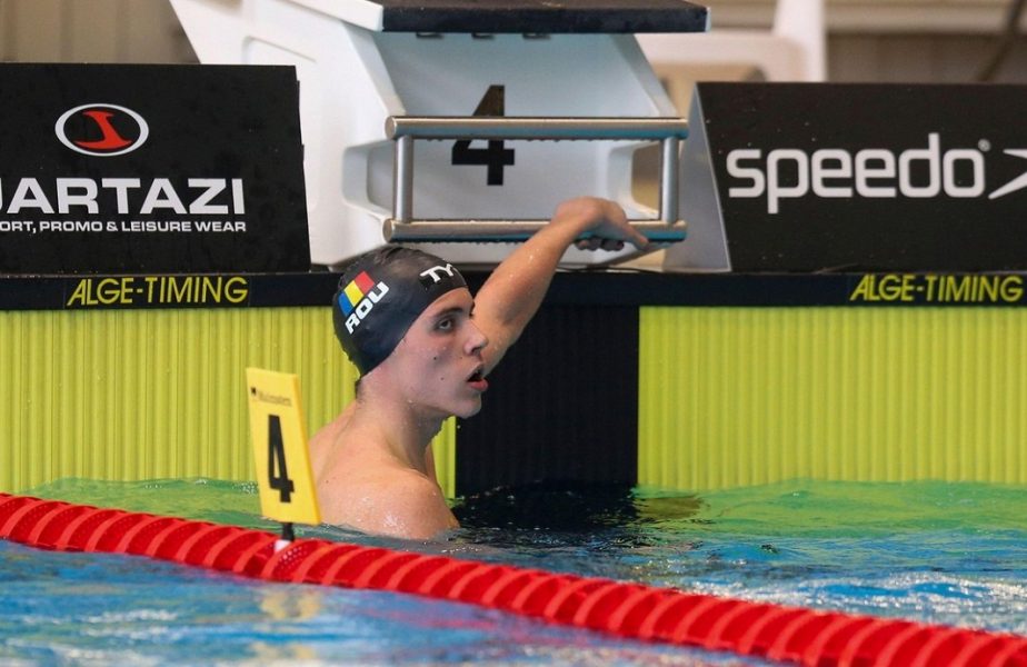 FABULOS! David Popovici a câştigat medalia de aur şi în proba de 50 de metri liber! Trei medalii de aur pentru puştiul minune al nataţiei româneşti