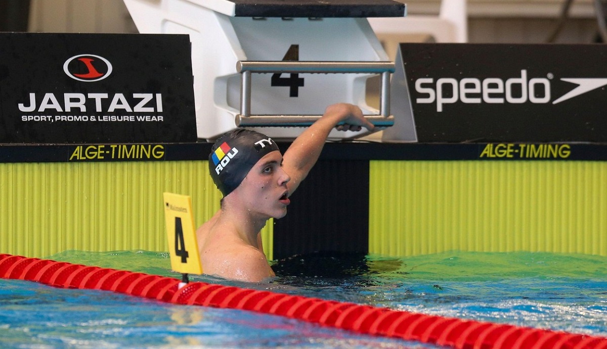 FABULOS! David Popovici a câştigat medalia de aur şi în proba de 50 de metri liber! Trei medalii de aur pentru puştiul minune al nataţiei româneşti