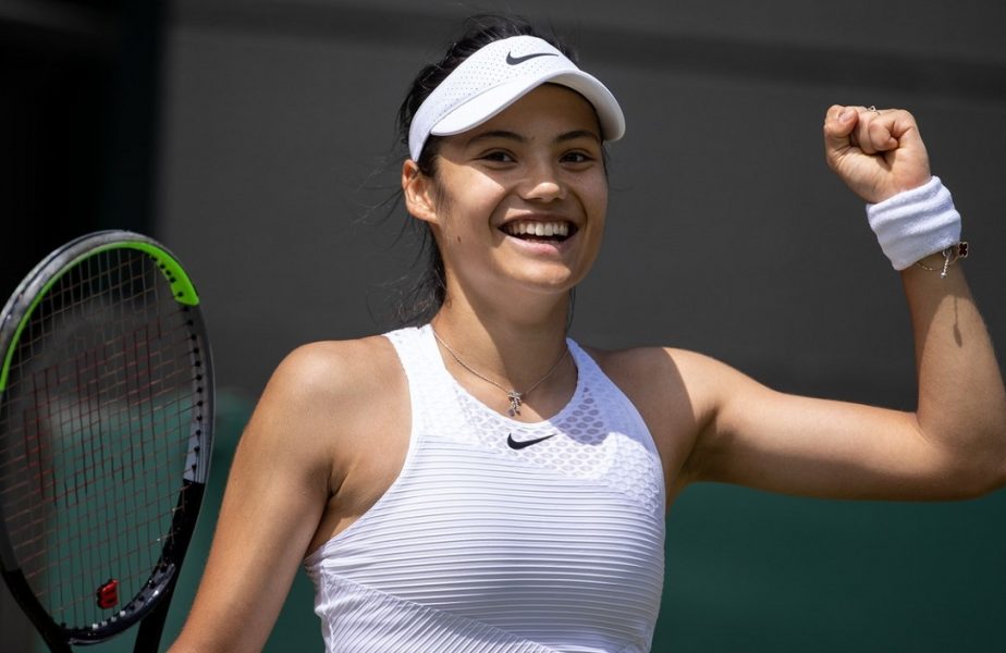 Wimbledon 2021 | Emma Răducanu a eliminat-o pe Sorana Cîrstea. Cine este tânăra de 18 ani care a făcut meciul vieţii. „O admir pe Simona Halep”