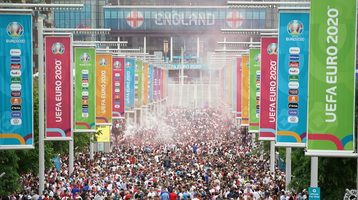 EURO 2020 | Haos la Londra înaintea finalei Italia – Anglia. Fanii au luat deja cu asalt intrările pe Wembley. Câţi suporteri asistă la meci