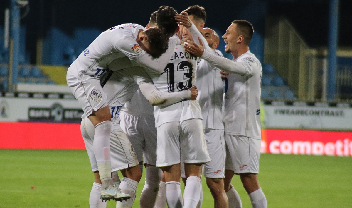 Gaz Metan – CS Mioveni 1-0 | Gol din penalty, după un henţ stupid. Prima eliminare a sezonului şi debutul lui Andrei Cristea