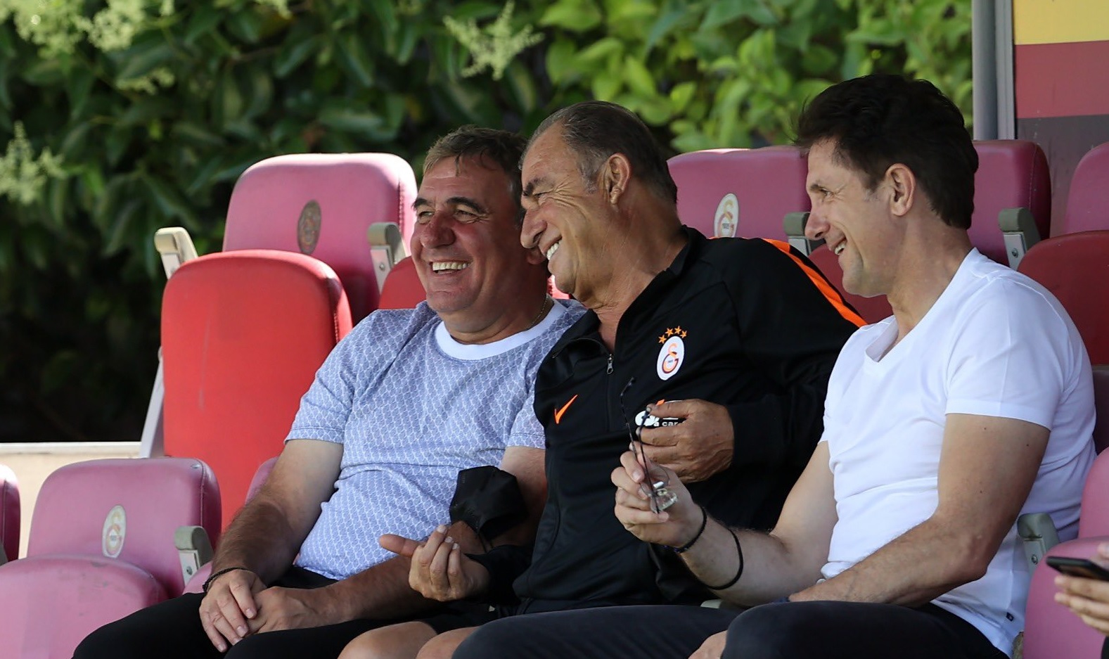 Gică Hagi şi Gică Popescu, invitaţi de lux la Galatasaray! Imaginile zilei. Cum a reacţionat Arda Turan când l-a văzut pe „Regele Hagi