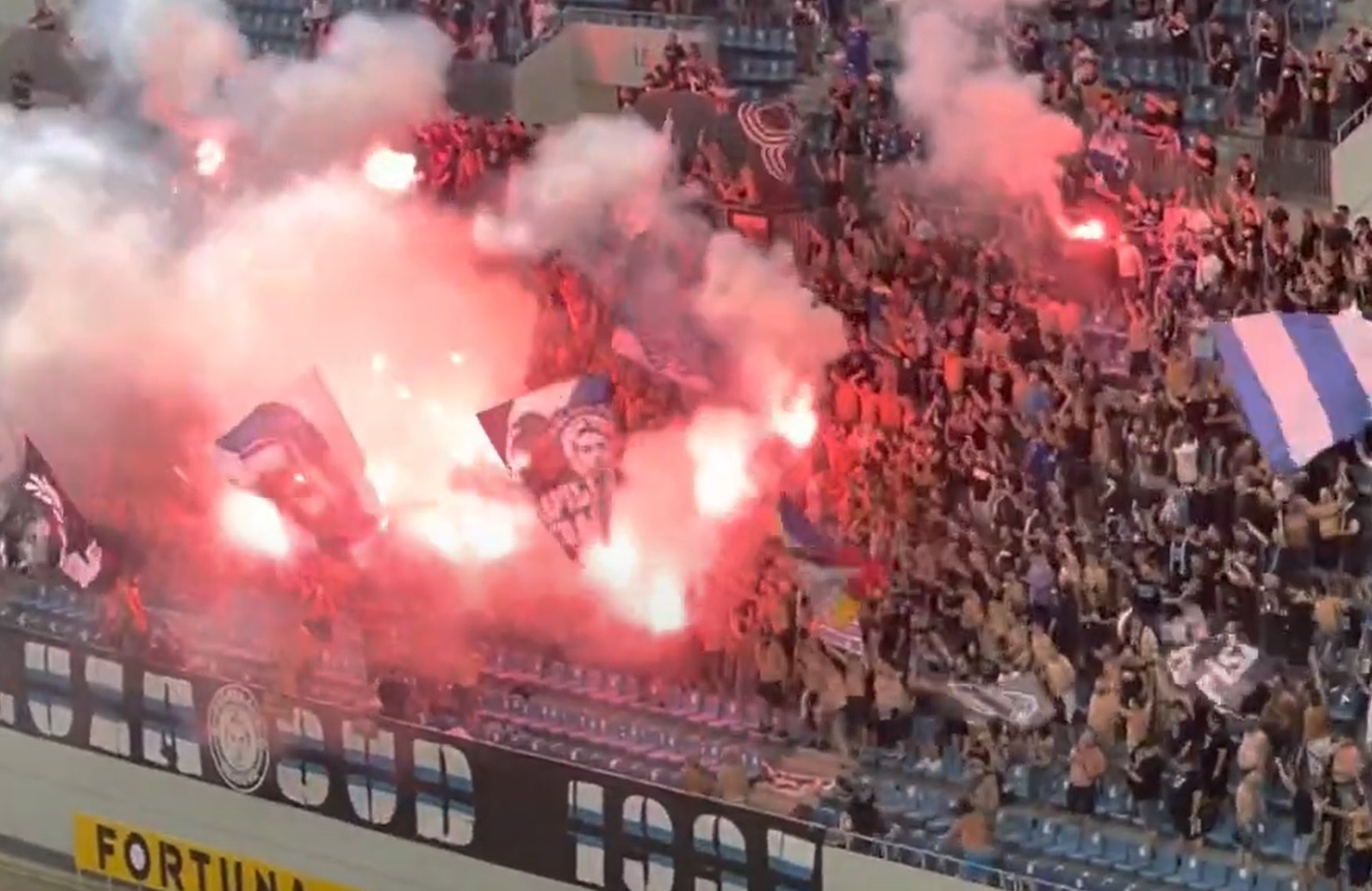 Show creat de fanii lui FC U Craiova la meciul cu Dinamo