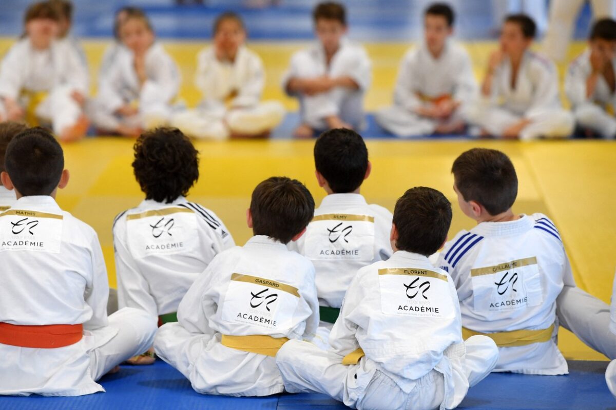 Copii la o oră de judo