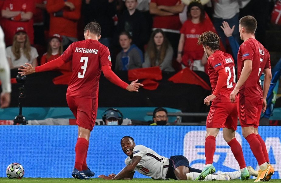 Anglia – Danemarca 2-1 | Reacţii dure după ce Kane a marcat dintr-un penalty controversat: „Ăsta e penalty? Nu glumiţi, vă rog!” Wenger: „Nu e! Nu înţeleg de ce nu i-au spus arbitrului”