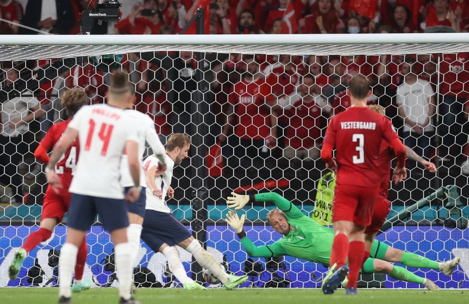 EURO 2020 | Un penalty controversat a decis calificarea în finală! Harry Kane şi Kasper Schmeichel au intrat în istorie după Anglia – Danemarca 2-1