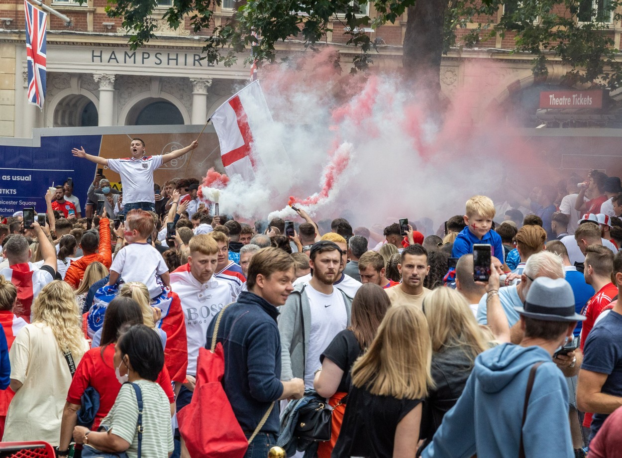 Haos la Londra înaintea finalei Italia - AngliaFans celebrate ahead of England's battle against Italy in the Euros final at Wembley, London, GBR - 11 Jul 2021,Image: 620910427, License: Rights-managed, Restrictions: , Model Release: no, Credit line: Profimedia