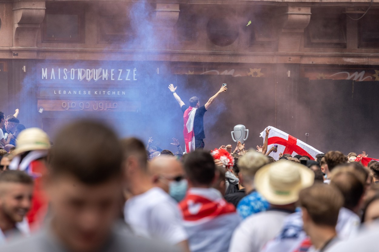 Haos la Londra înaintea finalei Italia - AngliaFans celebrate ahead of England's battle against Italy in the Euros final at Wembley, London, GBR - 11 Jul 2021,Image: 620918679, License: Rights-managed, Restrictions: , Model Release: no, Credit line: Profimedia