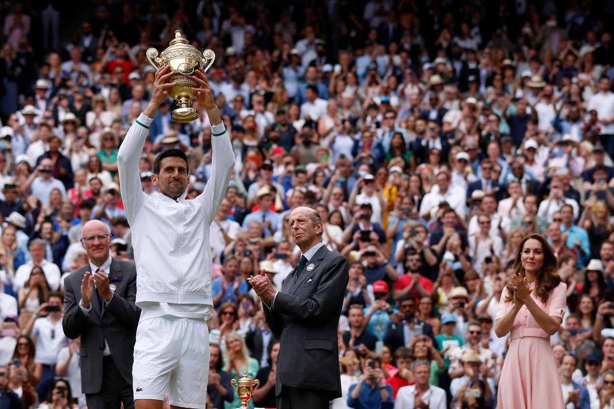 Novak Djokovic le-a mulţumit lui Federer şi Nadal, după ce a câştigat Wimbledon 2021
