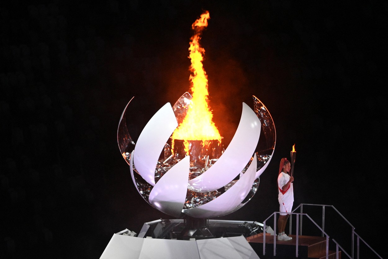 Jocurile Olimpice 2020 | Naomi Osaka a aprins flacăra olimpică. Ceremonie de 4 ore la Tokyo cu tribunele goale