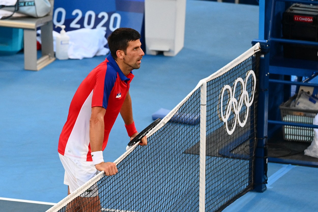 Jocurile Olimpice 2020 | Reacţia lui Novak Djokovic, după ce a aruncat o rachetă în tribune, iar pe alta a zdrobit-o la fileu: „Sunt extenuat fizic şi mental