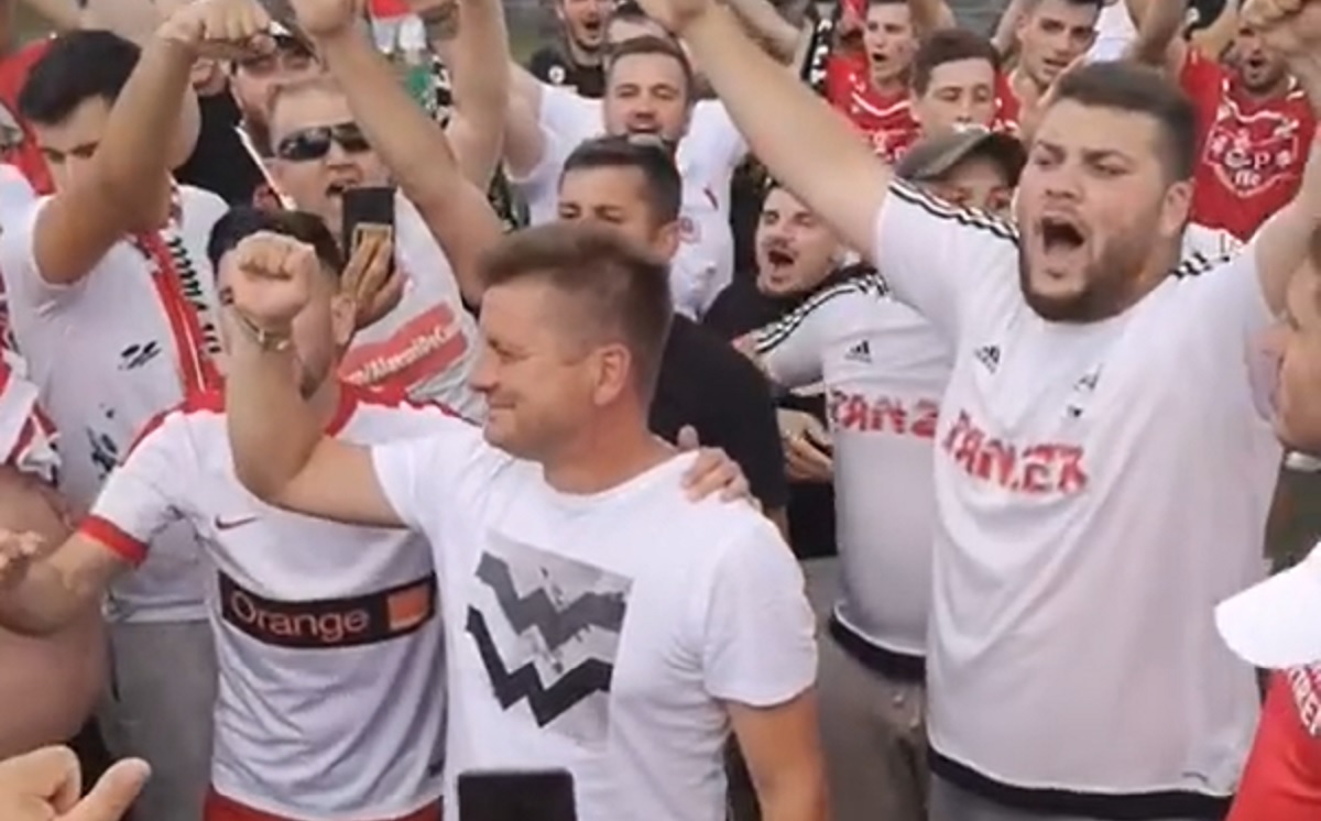 Dusan Uhrin, aplaudat de fanii lui Dinamo