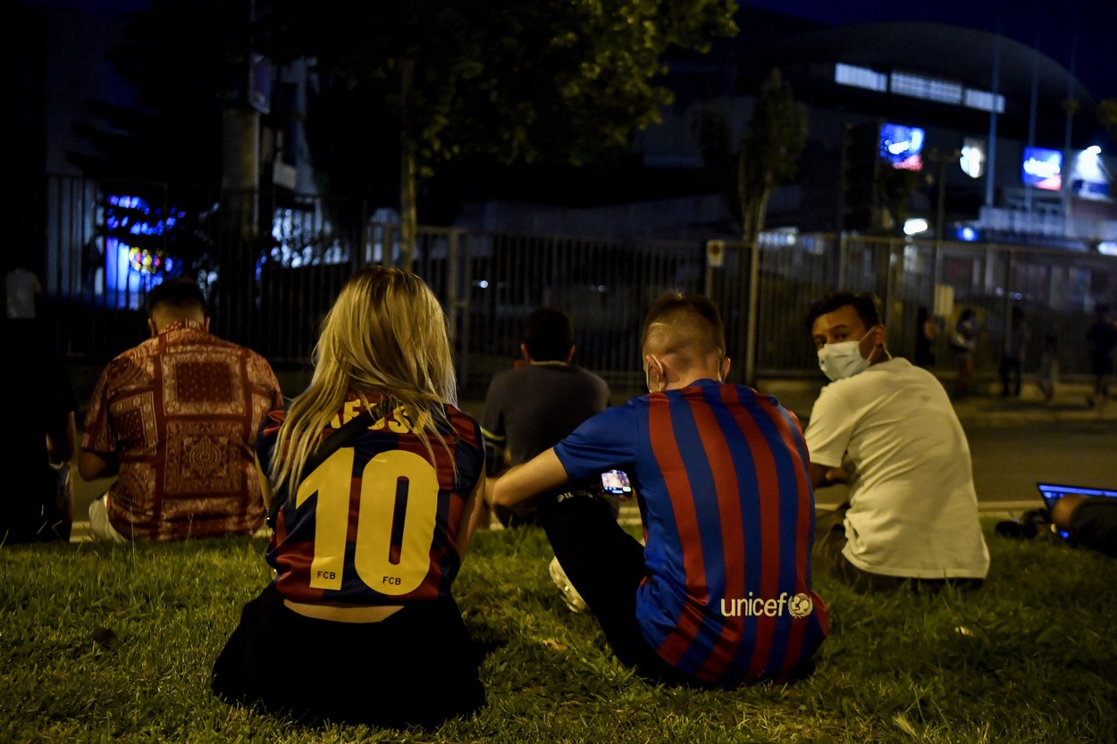 Despărţirea Barcelonei de Leo Messi a lăsat urme adânci! Fanii au protestat după anunţul care a şocat planeta. Joan Laporta, „inamicul public nr. 1