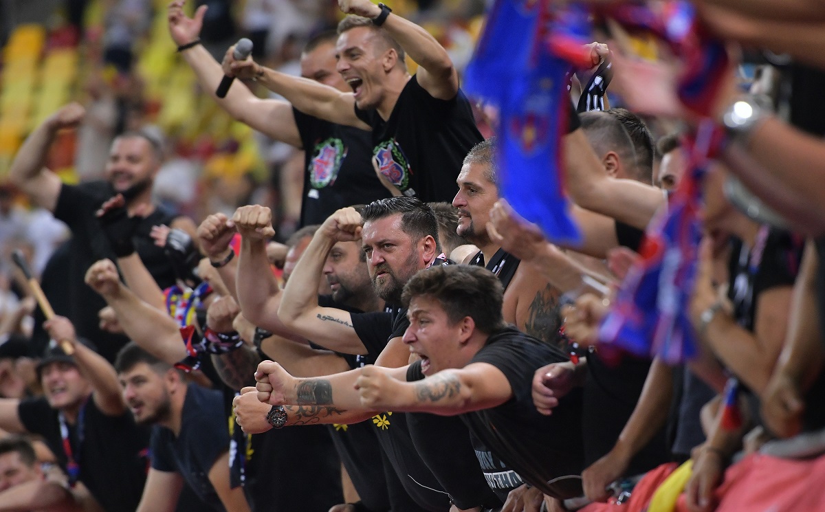Prima reacţie a fanilor după ce Edi Iordănescu a semnat cu FCSB