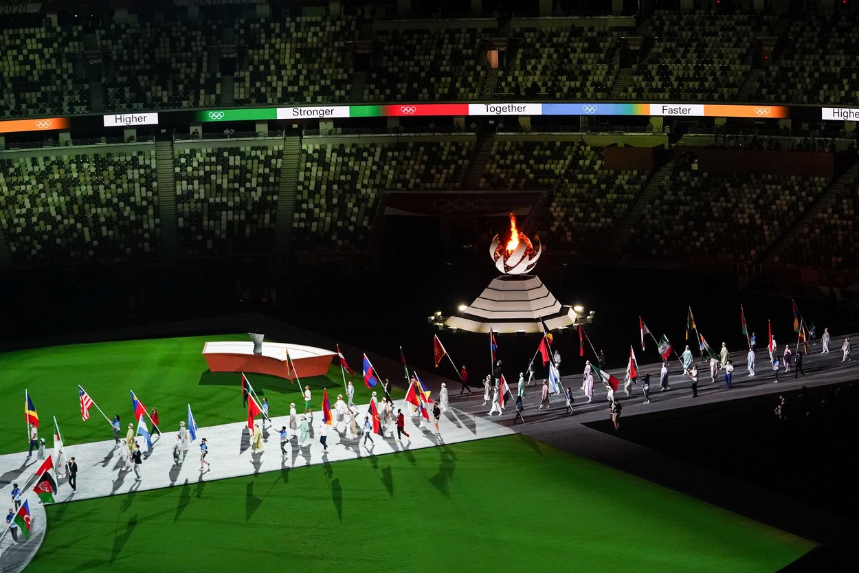 Flacăra olimpică a fost stinsă la Tokyo