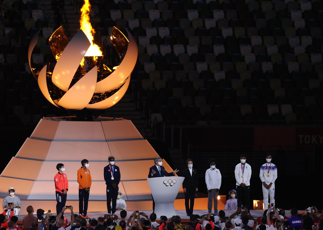 Flacăra olimpică a fost stinsă la Tokyo