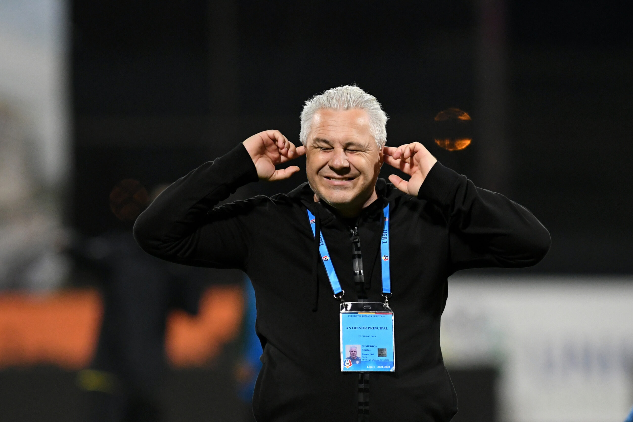 CFR Cluj – Steaua Roşie 1-2 | „Dacă jucăm ca azi, cu siguranţă câştigăm cu FCSB! Marius Şumudică, discurs uluitor. Le-a mulţumit fanilor: „Nu am auzit când mi-au cerut demisia