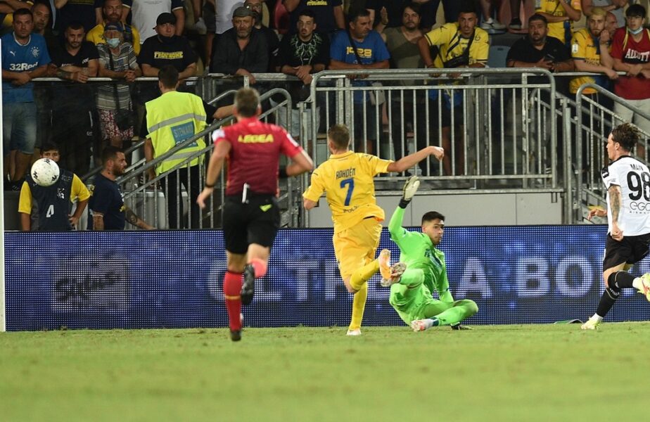 Tragedie înainte ca Dennis Man să înscrie primul său gol în Serie B. Un fan a murit în timp ce aştepta să intre la meciul Frosinone – Parma 2-2