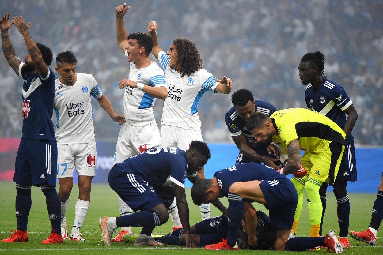 Samuel Kanu a leşinat în timpul meciului dintre Marseille şi Bordeaux din Ligue 1 / Profimedia